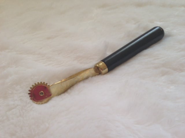 Read more about the article Pipedream Wartenberg Wheel Review – Problemas de chicas cachondas