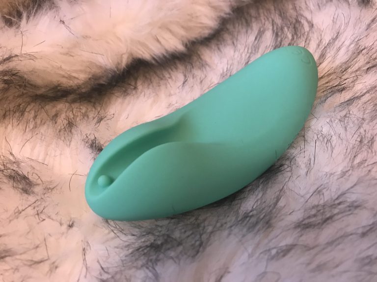 Read more about the article Reseña de Sweet Vibrations tuLips – Problemas de chicas cachondas